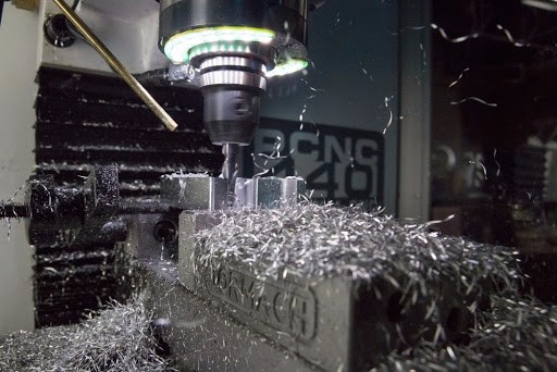 Chế tạo máy gia công sản sinh ra lượng lớn mạt kim loại